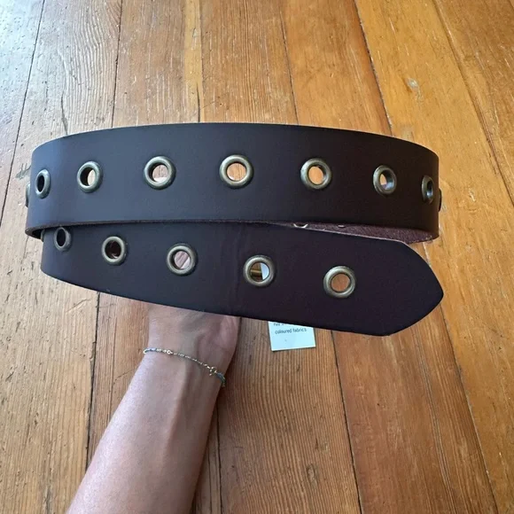 NWT FRYE Grommet Brown Leather Belt 
(Brown Leather and Metal) - Picture 15 of 15